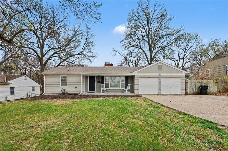 9705 Gregory Blvd, Raytown, MO 64133
