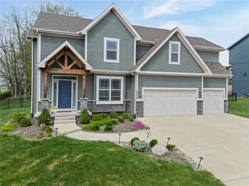 8820 NE 94th St, Kansas City, MO 64157