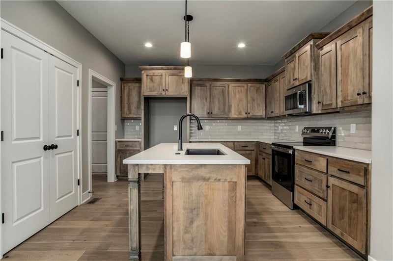 16849 164th Ter, Olathe, KS 66062