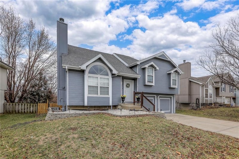 10624 Wallace Ave, Kansas City, MO 64157