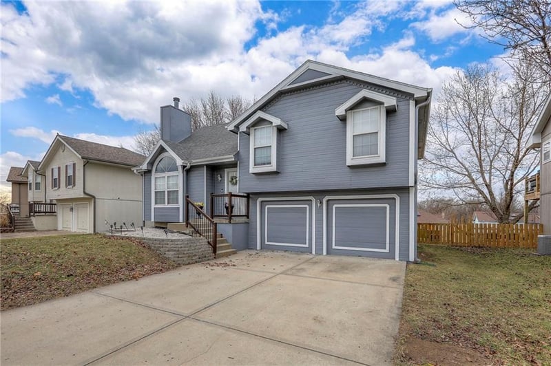 10624 Wallace Ave, Kansas City, MO 64157