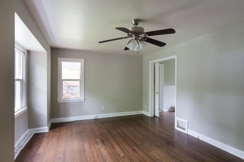 10 Pocahontas Ln, Kansas City, MO 64114