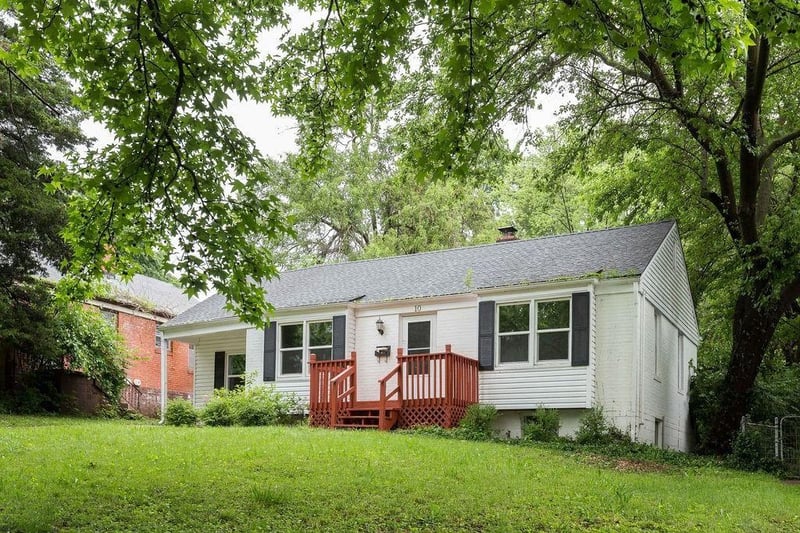 10 Pocahontas Ln, Kansas City, MO 64114