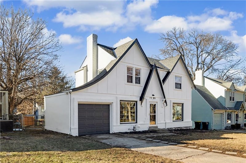 7316 Charlotte St, Kansas City, MO 64131