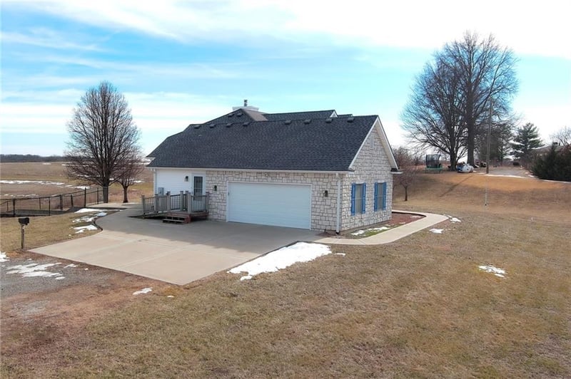24238 123rd St, Lansing, KS 66048