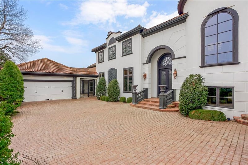 3423 W 138th St, Leawood, KS 66224
