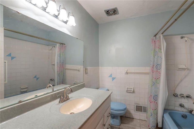 8428 James A Reed Rd, Raytown, MO 64138