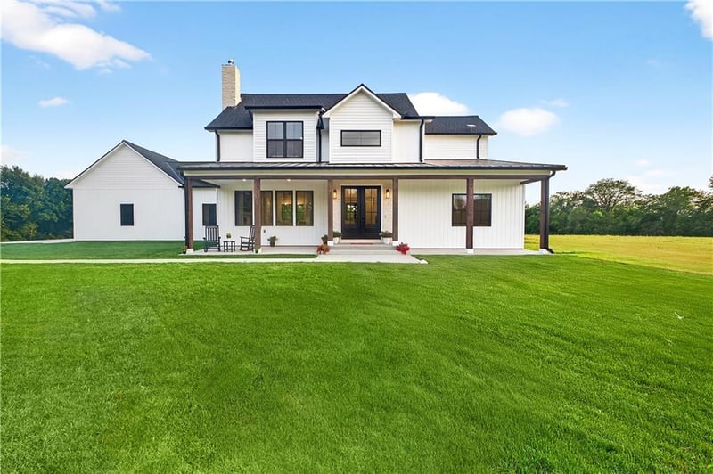 21851 179th St, Tonganoxie, KS 66086