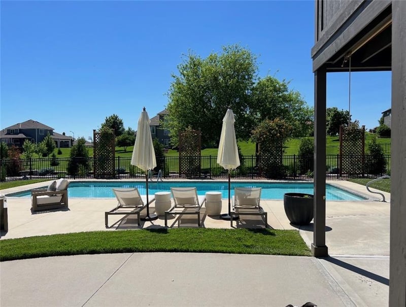 10516 N Hedges Ave, Kansas City, MO 64157