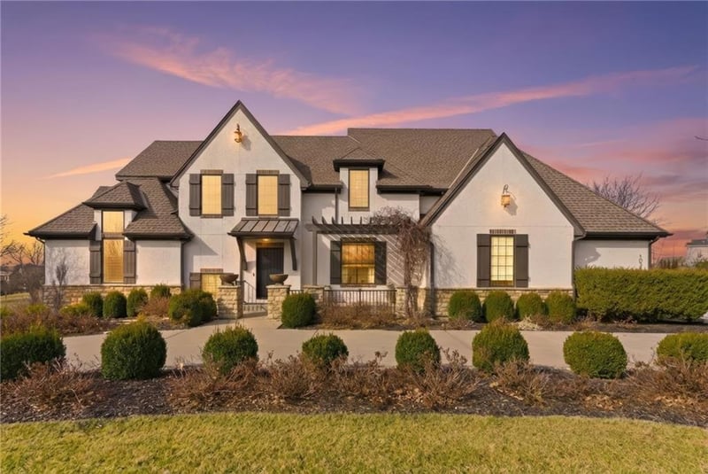 10516 N Hedges Ave, Kansas City, MO 64157