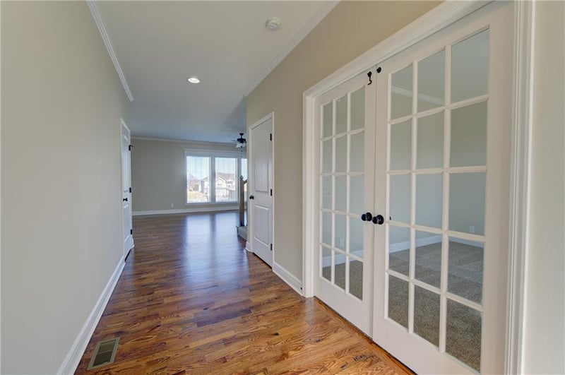 1001 Forest Ridge Ct, Blue Springs, MO 64014