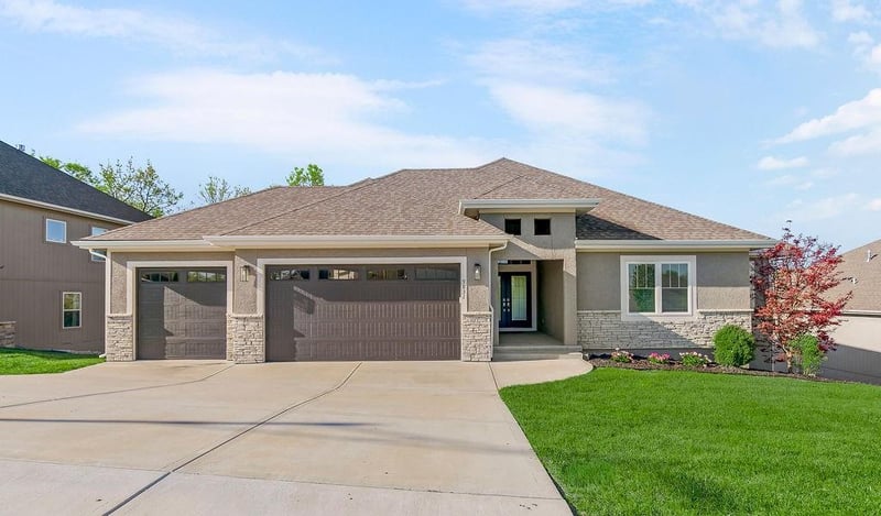 9831 Promenade Dr, Parkville, MO 64152