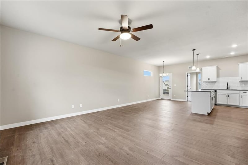 12428 Aspen Ln, Lee's Summit, MO 64086