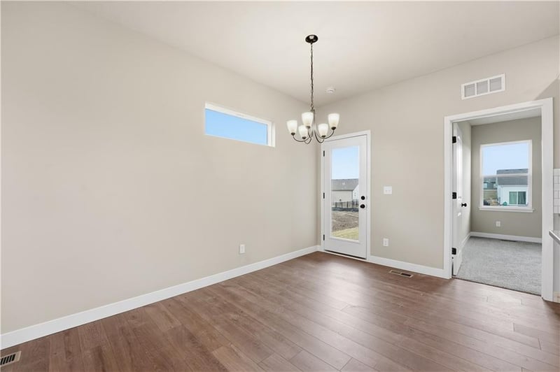 12428 Aspen Ln, Lee's Summit, MO 64086