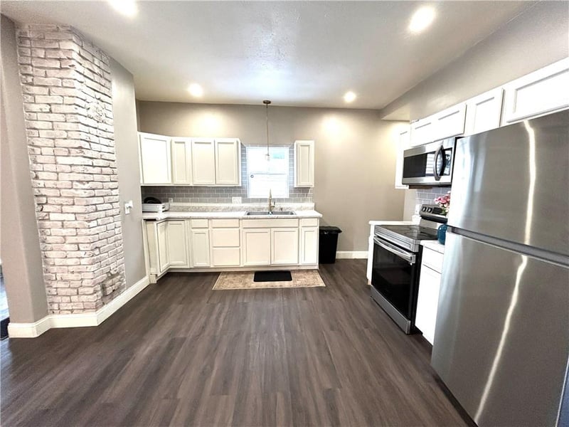 729 14th St, St Joseph, MO 64501