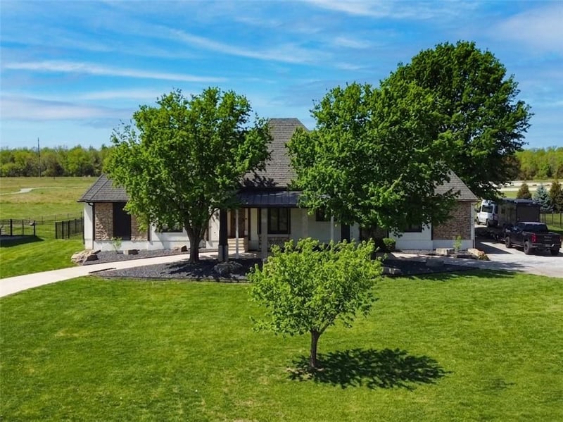 4210 Lake Dr, Lee's Summit, MO 64064