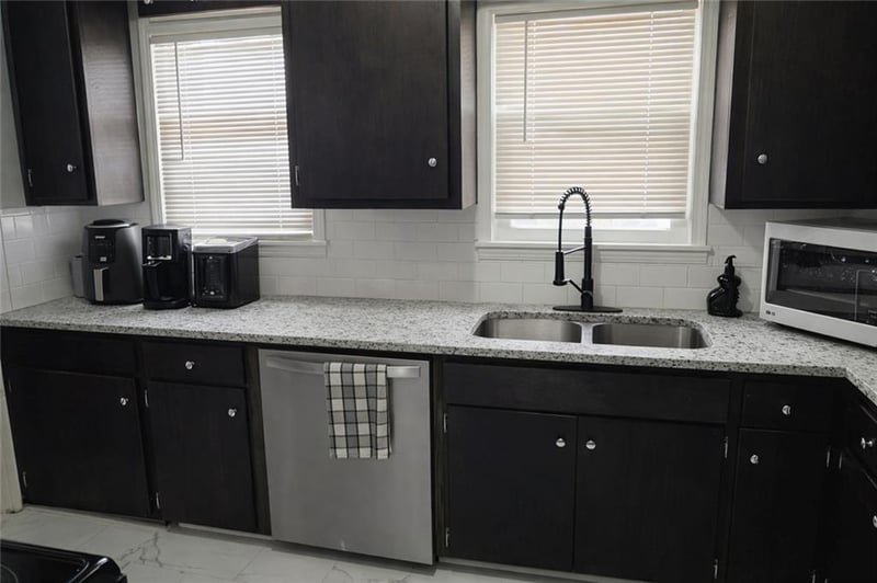 6642 Indiana St, Kansas City, MO 64132