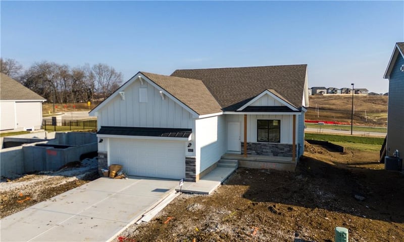 9637 Colrain Ave, Kansas City, MO 64154