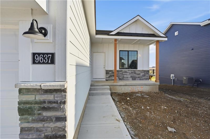 9637 Colrain Ave, Kansas City, MO 64154