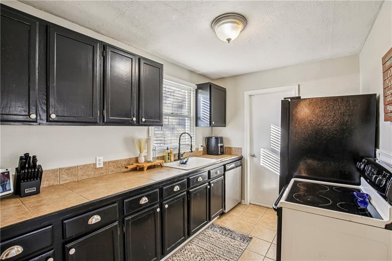 601 84th Ter, Kansas City, MO 64114