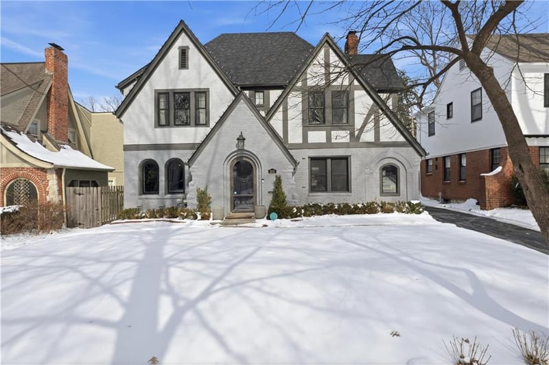 808 Gregory Blvd, Kansas City, MO 64113