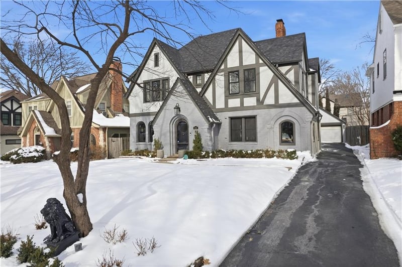 808 Gregory Blvd, Kansas City, MO 64113