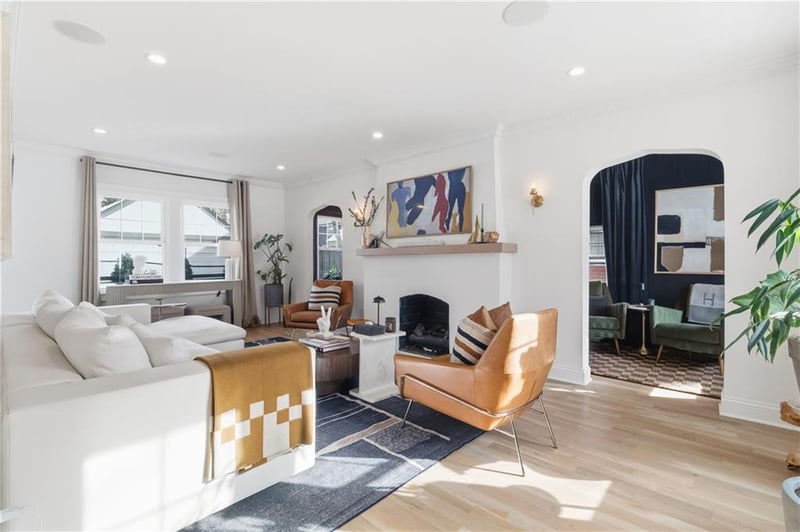 808 Gregory Blvd, Kansas City, MO 64113