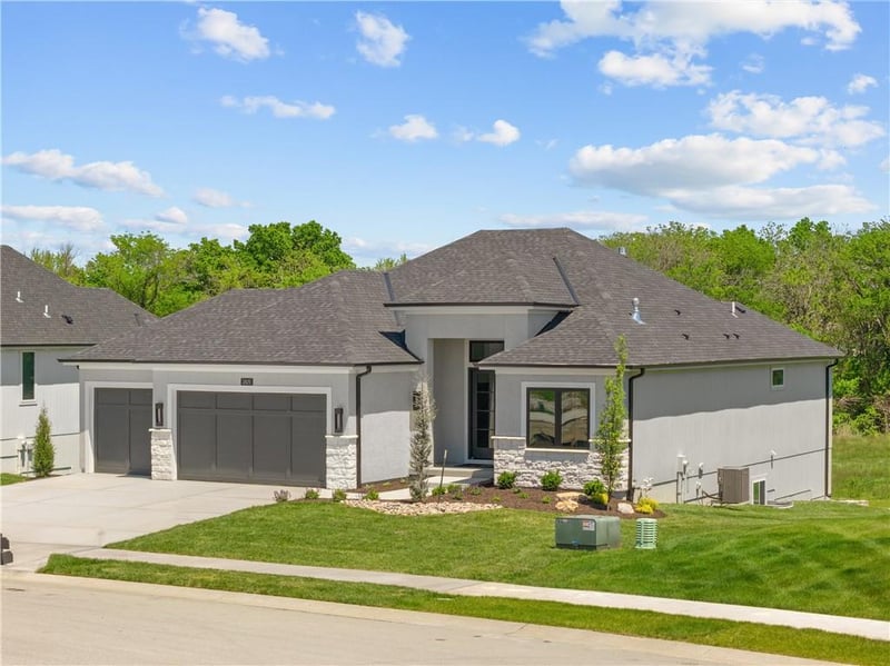 2825 Heartland Rd, Lee's Summit, MO 64082