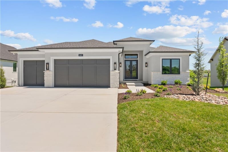 2825 Heartland Rd, Lee's Summit, MO 64082