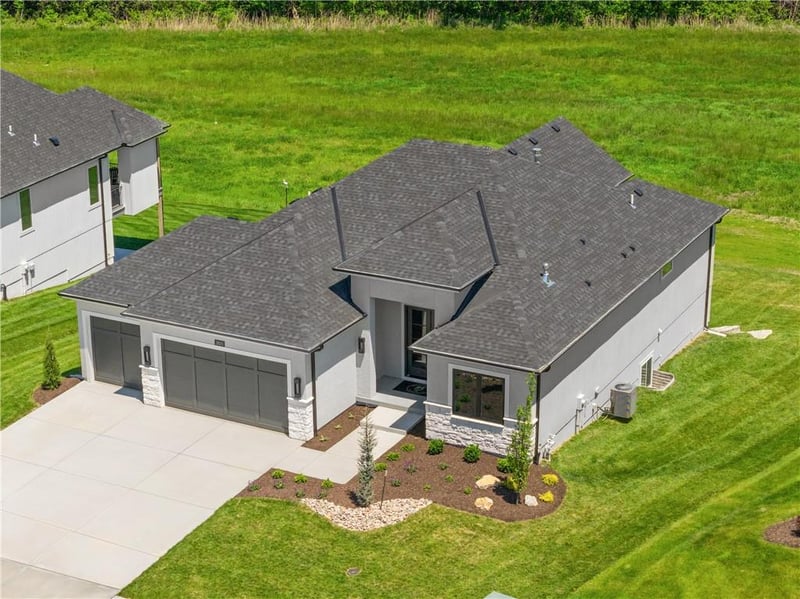 2825 Heartland Rd, Lee's Summit, MO 64082