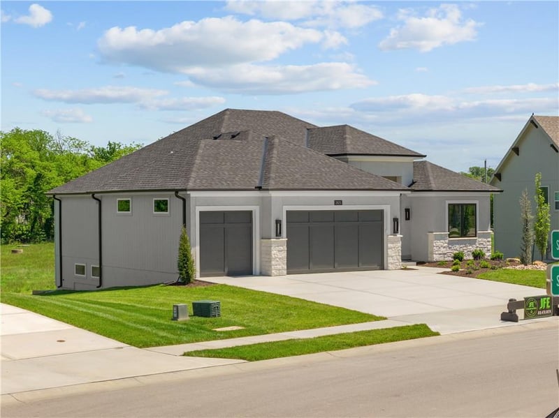 2825 Heartland Rd, Lee's Summit, MO 64082