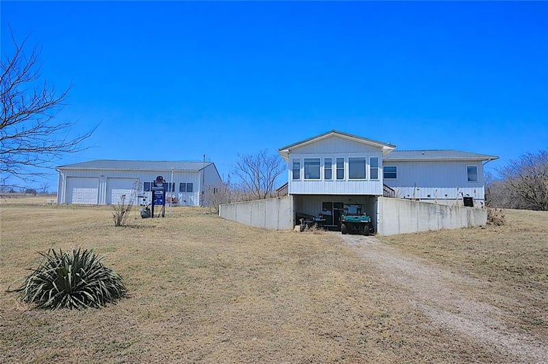33670 31 Hw, Kincaid, KS 66039
