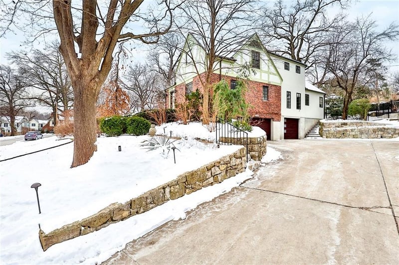 4966 Westwood Rd, Kansas City, MO 64112