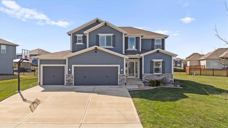 25247 147th Ct, Olathe, KS 66061