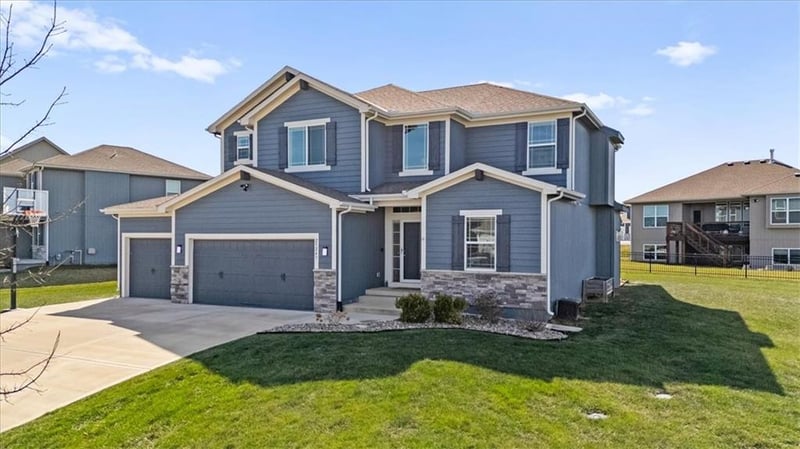 25247 147th Ct, Olathe, KS 66061