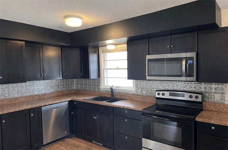 502 Ash St, Lee's Summit, MO 64063