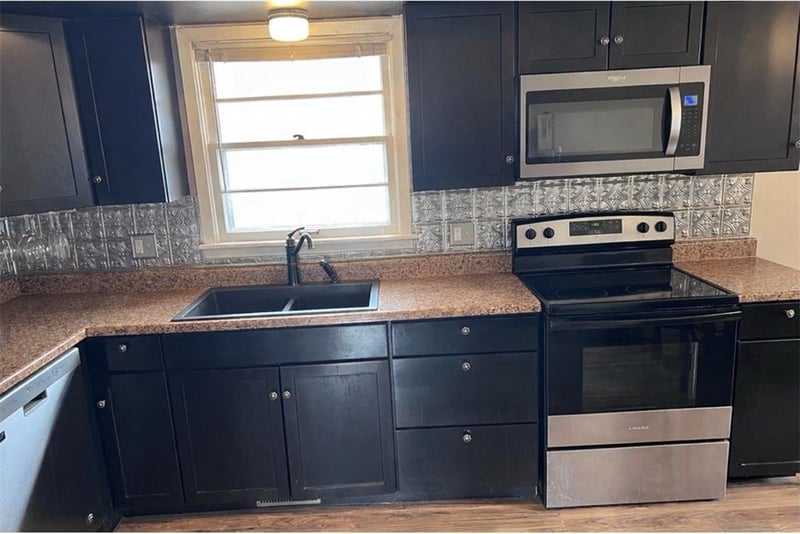 502 Ash St, Lee's Summit, MO 64063