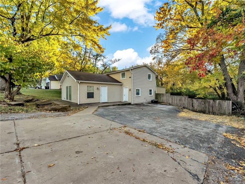 3628 Flora Ave, Kansas City, MO 64116