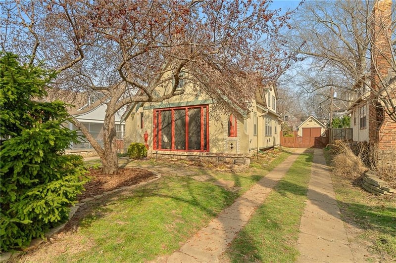 7523 Walnut St, Kansas City, MO 64114