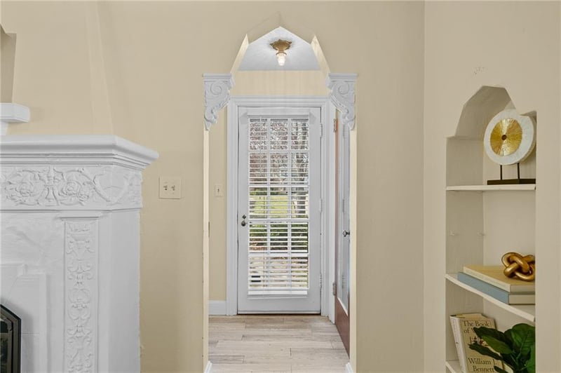 7523 Walnut St, Kansas City, MO 64114