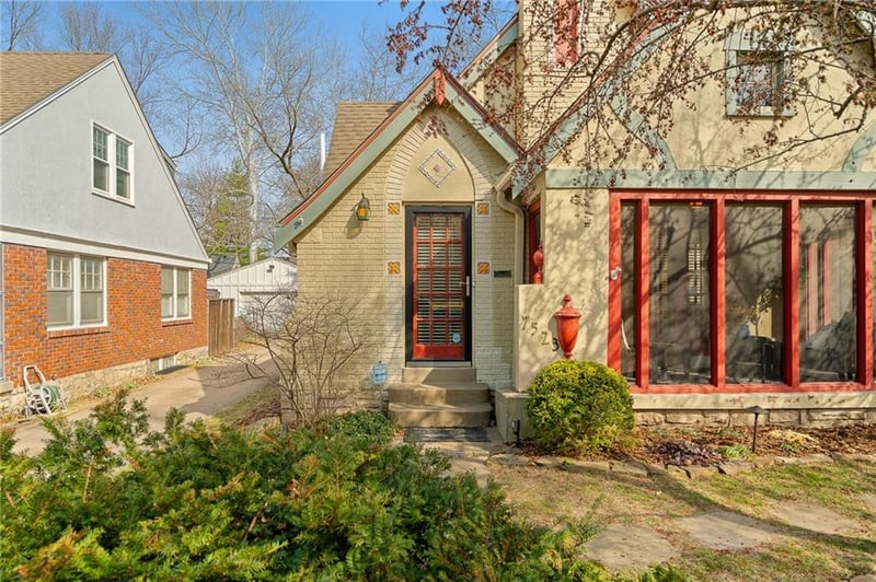 7523 Walnut St, Kansas City, MO 64114