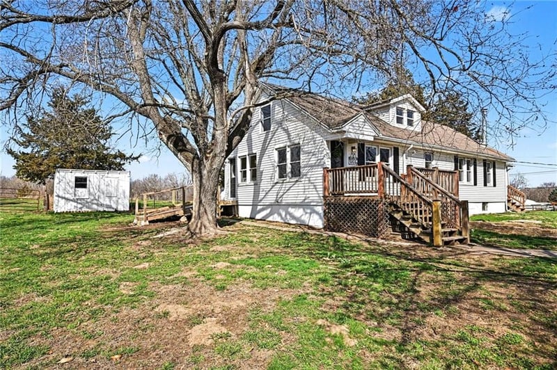 3806 Outer Belt Rd, Oak Grove, MO 64075