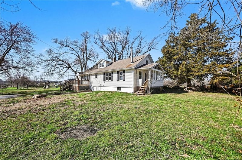 3806 Outer Belt Rd, Oak Grove, MO 64075