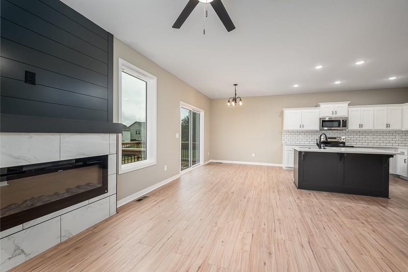 1320 159th St, Basehor, KS 66007