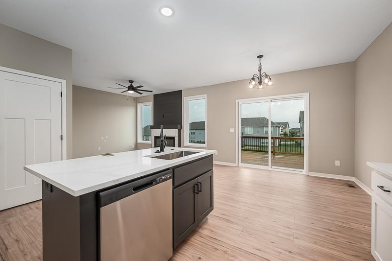 1320 159th St, Basehor, KS 66007