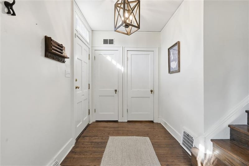 200 68th Ter, Kansas City, MO 64113