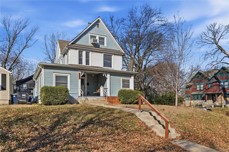 3800 Roanoke Rd, Kansas City, MO 64111