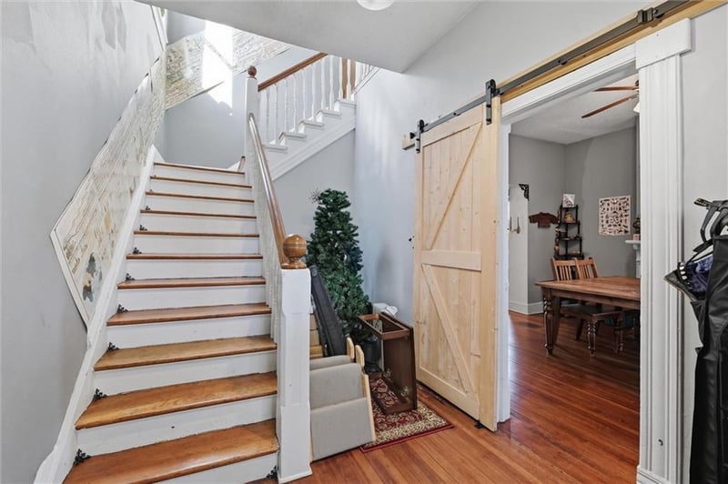 3800 Roanoke Rd, Kansas City, MO 64111