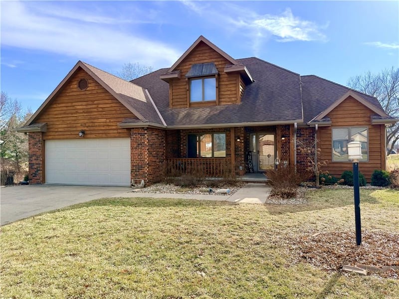 4410 Hunter Dr, St Joseph, MO 64506