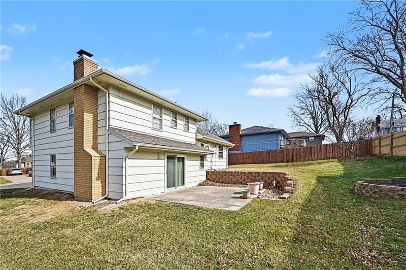 301 107th Ter, Kansas City, MO 64114